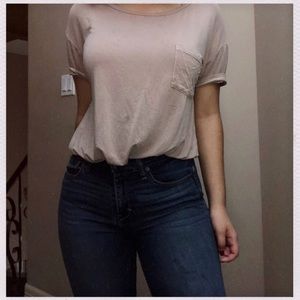 Basic khaki pocket tee shirt